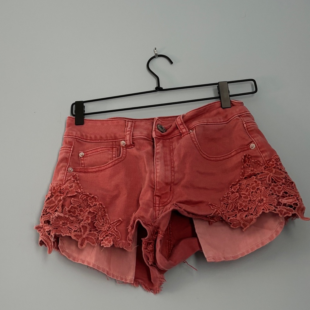 Size 4 American eagle women’s Jean shorts pink/ coral